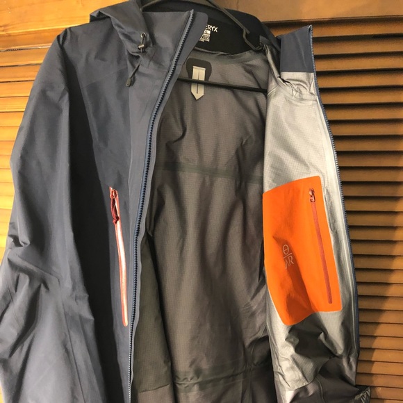 Arc’teryx men’s blue theta AR jacket - Picture 3 of 4